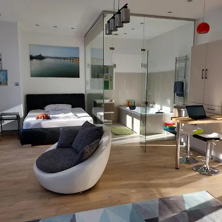 Sunny At The Castle Lägenhet