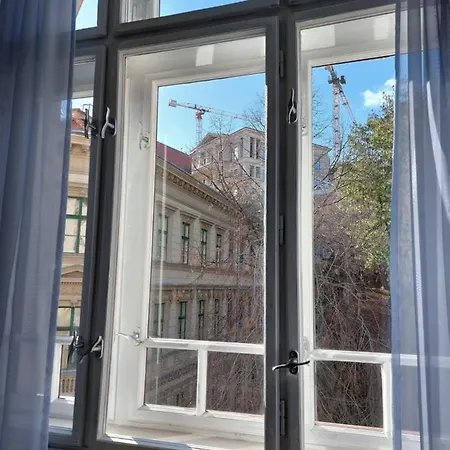 Sunny At The Castle Apartament