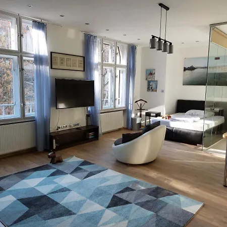 Sunny At The Castle * Boedapest