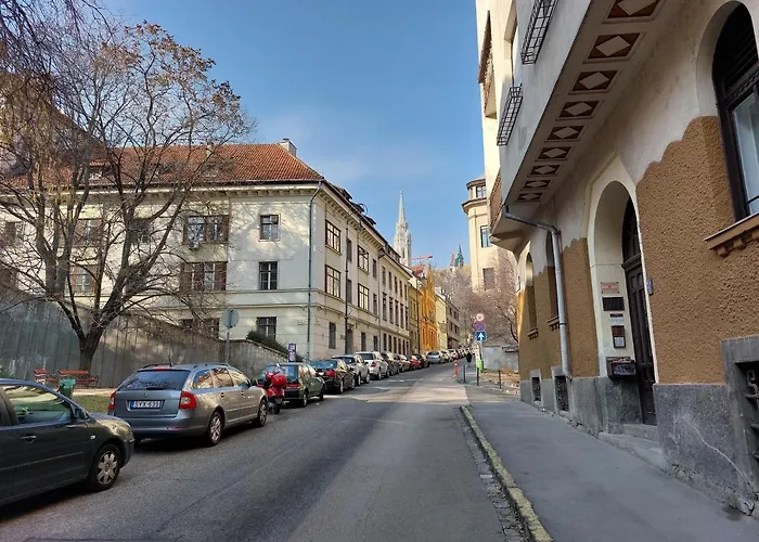 Апартаменты Sunny At The Castle