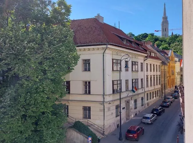 Апартаменты Sunny At The Castle