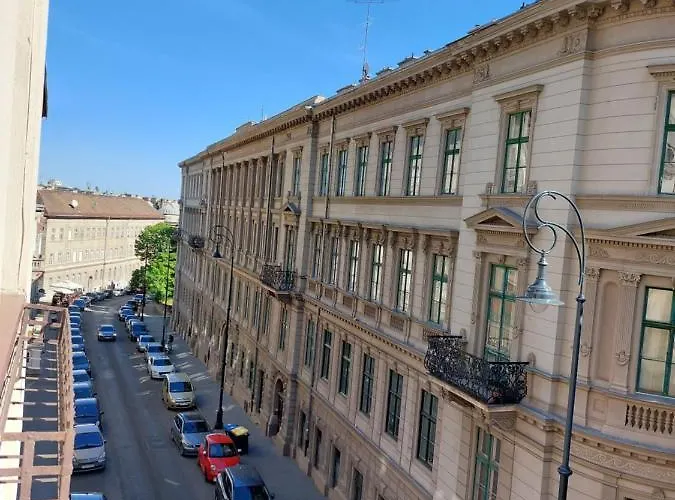 Апартаменты Sunny At The Castle *